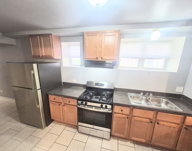 6030 S Eberhart Avenue - Photo Thumbnail 2