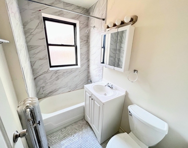3933 N Clarendon Avenue - Photo Thumbnail 5