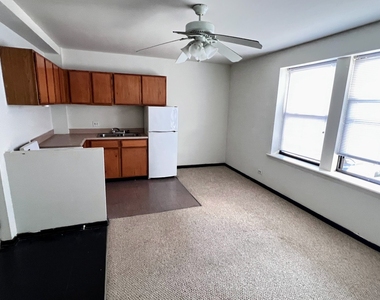 3933 N Clarendon Avenue - Photo Thumbnail 10