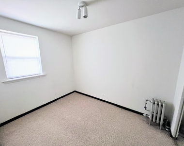 3933 N Clarendon Avenue - Photo Thumbnail 6