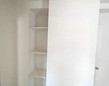 3933 N Clarendon Avenue - Photo Thumbnail 8