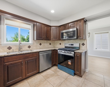 21854 W Kentwood Drive - Photo Thumbnail 13