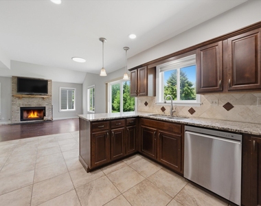 21854 W Kentwood Drive - Photo Thumbnail 14