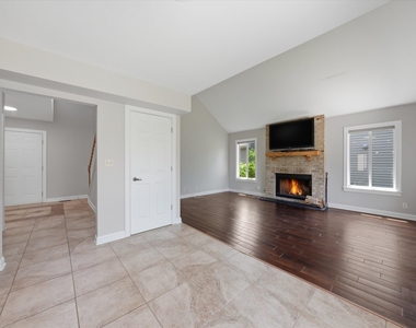 21854 W Kentwood Drive - Photo Thumbnail 9