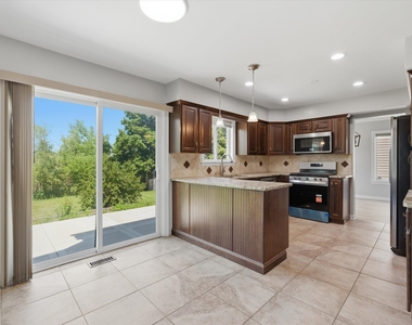 21854 W Kentwood Drive - Photo Thumbnail 15