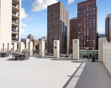 1122 N Clark Street - Photo Thumbnail 19