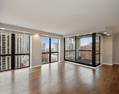 1122 N Clark Street - Photo Thumbnail 2