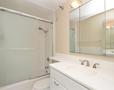 1122 N Clark Street - Photo Thumbnail 10