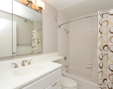 1122 N Clark Street - Photo Thumbnail 12