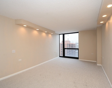 1122 N Clark Street - Photo Thumbnail 11