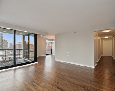 1122 N Clark Street - Photo Thumbnail 3