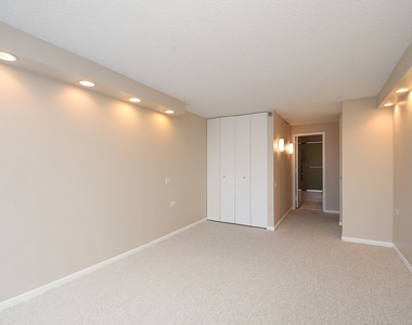 1122 N Clark Street - Photo Thumbnail 9