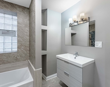 555 N Lawler Avenue - Photo Thumbnail 11