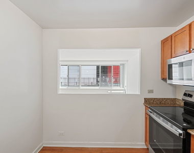211 E Ohio Street - Photo Thumbnail 3