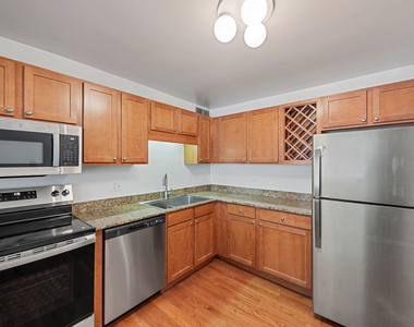 211 E Ohio Street - Photo Thumbnail 5