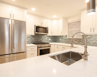 1471 N Larrabee Street - Photo Thumbnail 6