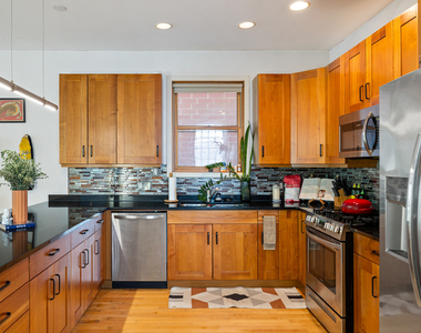 1106 N Paulina Street - Photo Thumbnail 2