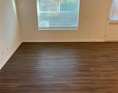1391 Ben Park Way - Photo Thumbnail 22