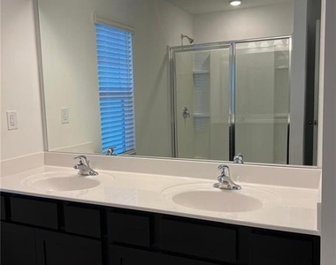 1391 Ben Park Way - Photo Thumbnail 12