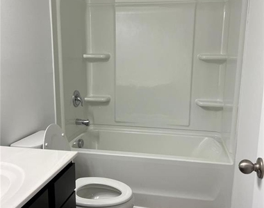 1391 Ben Park Way - Photo Thumbnail 16