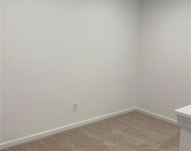 1391 Ben Park Way - Photo Thumbnail 15