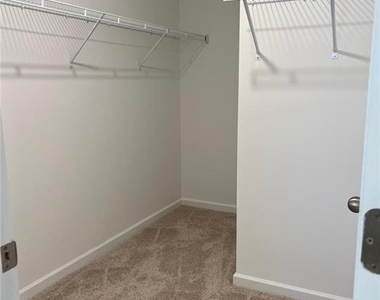 1391 Ben Park Way - Photo Thumbnail 6