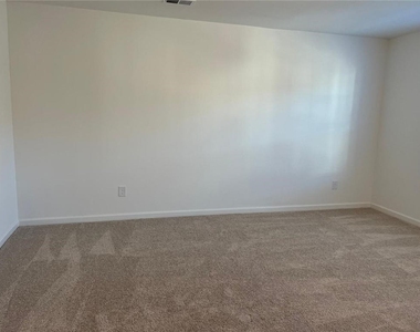 1391 Ben Park Way - Photo Thumbnail 10