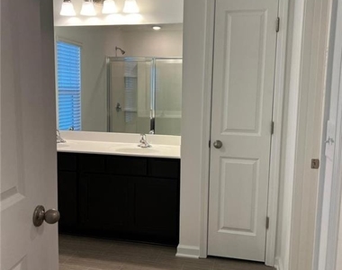 1391 Ben Park Way - Photo Thumbnail 14