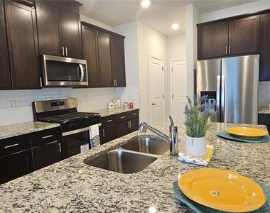 674 Gabby Point Sw - Photo Thumbnail 3