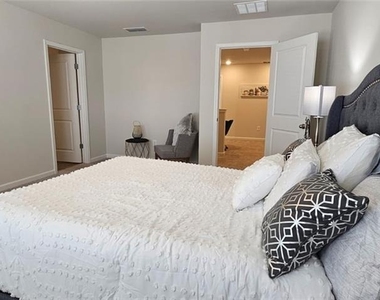 674 Gabby Point Sw - Photo Thumbnail 8