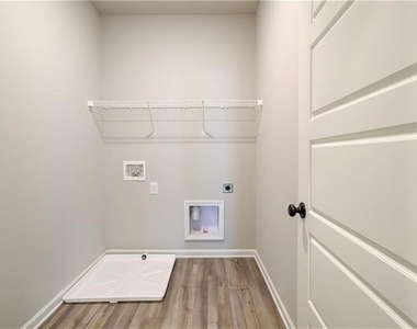 4654 Cypress Landing Way - Photo Thumbnail 13