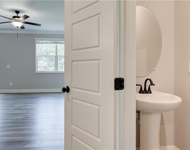 4654 Cypress Landing Way - Photo Thumbnail 7