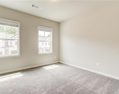 4654 Cypress Landing Way - Photo Thumbnail 12