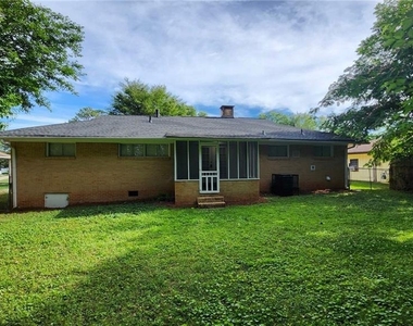 3415 Hyland Drive - Photo Thumbnail 8