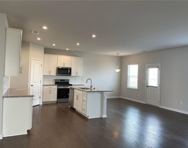 632 Blue Ash Court - Photo Thumbnail 9