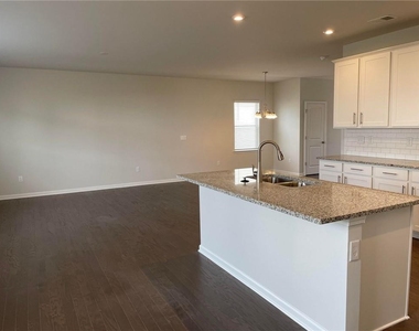 632 Blue Ash Court - Photo Thumbnail 8