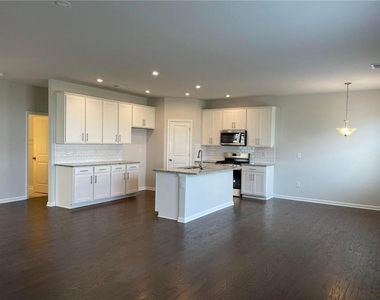 632 Blue Ash Court - Photo Thumbnail 7