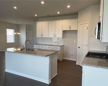 632 Blue Ash Court - Photo Thumbnail 5