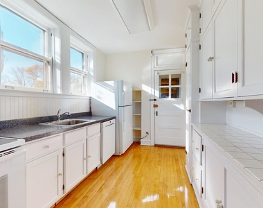 8912 Ewing Avenue - Photo Thumbnail 6