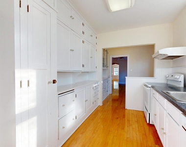 8912 Ewing Avenue - Photo Thumbnail 5