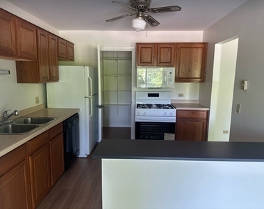 380 Heather Court - Photo Thumbnail 4