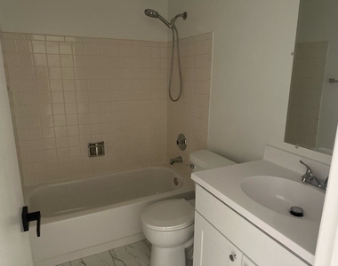 380 Heather Court - Photo Thumbnail 18