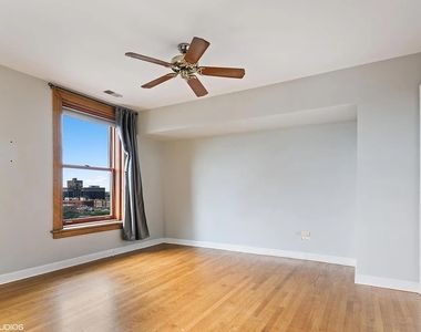 559 W Surf Street - Photo Thumbnail 11