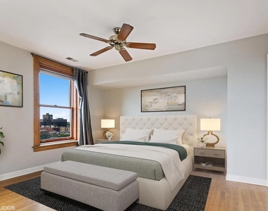 559 W Surf Street - Photo Thumbnail 10