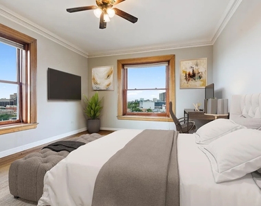 559 W Surf Street - Photo Thumbnail 14