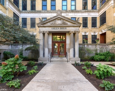 559 W Surf Street - Photo Thumbnail 1