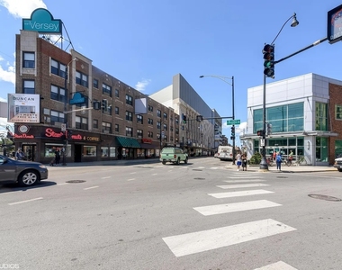 559 W Surf Street - Photo Thumbnail 17