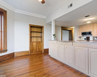 559 W Surf Street - Photo Thumbnail 5