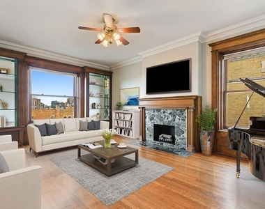 559 W Surf Street - Photo Thumbnail 8