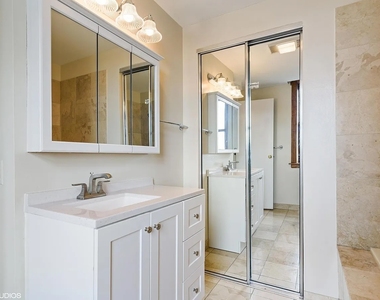 559 W Surf Street - Photo Thumbnail 16